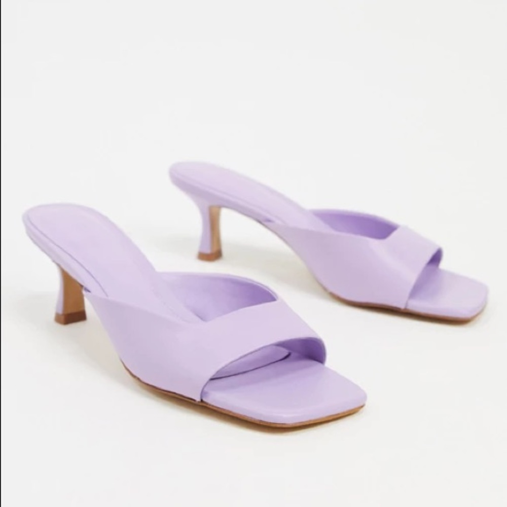 Brand NWT Mango Leather Lilac Sandals